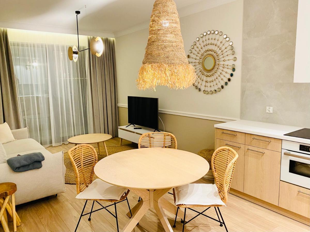 Ferienwohnung Przy Plazy - Z Prywatnym Ogrodkiem Rezydencja Niechorze Exterior foto